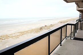 Modern Stay Near Shore
