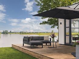 Cozy Riverside Escape