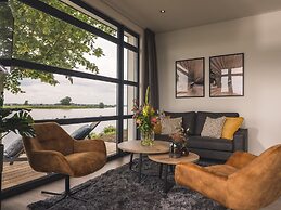 Cozy Riverside Escape
