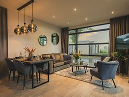 Cozy Riverside Escape
