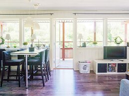 4 Star Holiday Home in Hallnas