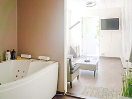 4 Star Holiday Home in Hallnas