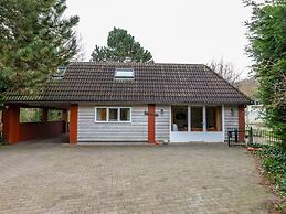 Beautiful Bungalow With Garden