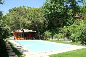 Luxurious Bungalow in Garda With Swimming Pool