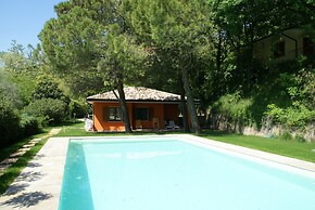 Luxurious Bungalow in Garda With Swimming Pool