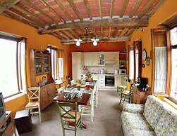 Farmhouse in Gualdo With Private Pool