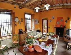 Farmhouse in Gualdo With Private Pool