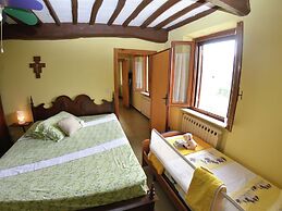 Farmhouse in Gualdo With Private Pool