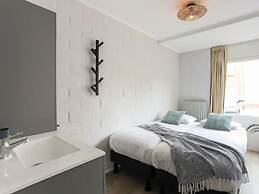 Modern Stay Near the Beach