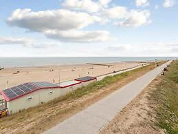 Modern Stay Near the Beach