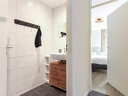 Modern Stay Near the Beach