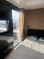 Premium Houseboat Blue Lagoon