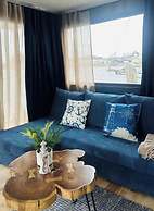 Premium Houseboat Blue Lagoon