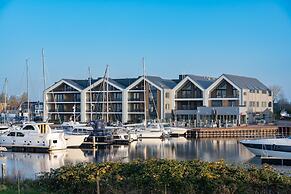 Stylish Marina Loft W/balcony