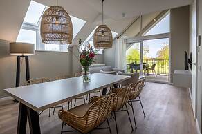 Stylish Marina Loft W/balcony