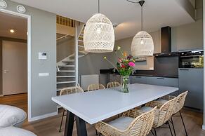 Stylish Marina Loft W/balcony