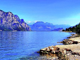 Shimmering Serenity in Pastrengo