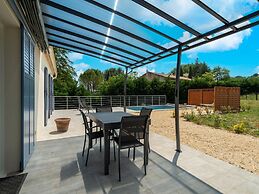 Cosy Holiday Home With Pool