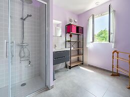 Cosy Holiday Home With Pool