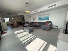 Modern Villa Near Guardamar