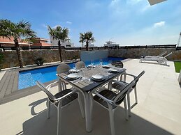 Modern Villa Near Guardamar