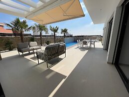 Modern Villa Near Guardamar