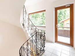 Attractive Apartment With Terrace