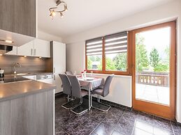 Attractive Apartment With Terrace