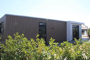 Modern Chalet With a Dishwasher in Lathum