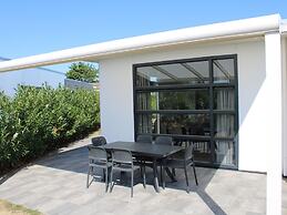 Modern Chalet With a Dishwasher in Lathum