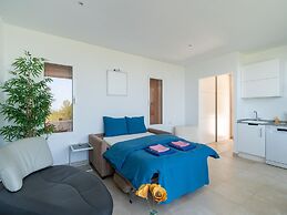 Modern Stay Near Monte Solana
