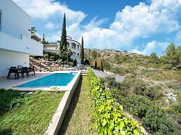 Modern Stay Near Monte Solana