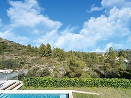 Modern Stay Near Monte Solana