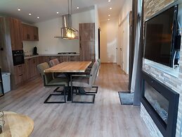 Nature-connected Modern Stay