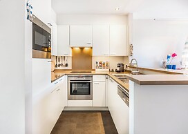 Apartment by the Coast With Sunny Terrace
