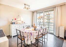 Apartment by the Coast With Sunny Terrace