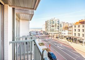 Apartment by the Coast With Sunny Terrace