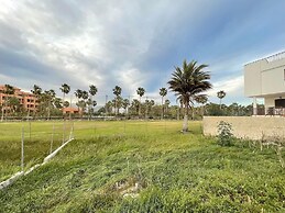 Sunlit Villa Near Golf