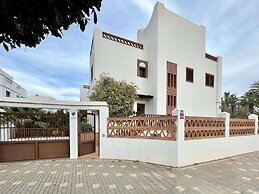 Sunlit Villa Near Golf