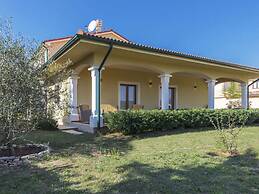 Villa Monique Comfortable Holiday Residence