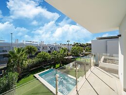 Elegant Home With Pool