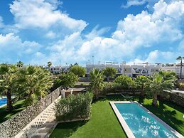 Elegant Home With Pool