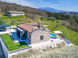 Villa Noeli With Swimming Pool