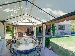 Stylish Cetona Apartment With Pool
