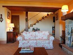 Stylish Cetona Apartment With Pool