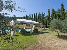Stylish Cetona Apartment With Pool