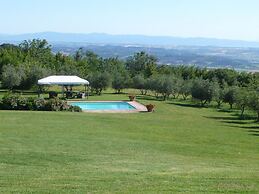 Stylish Cetona Apartment With Pool
