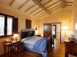 Stylish Cetona Apartment With Pool