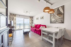 Beautiful Apartment on the sea Wall