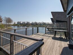Thatched Villa by Ijsselmeer